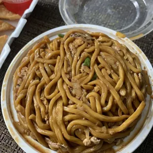 Chicken lo mein with egg