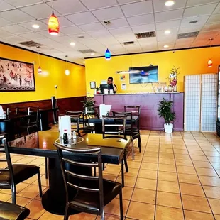 the inside of a chinese restaurant