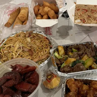 Boneless Spare Ribs, lo mein, beef &amp; broccoli, pork fried rice, egg rolls, wonton soup, sweet and sour chkn, general tso chkn