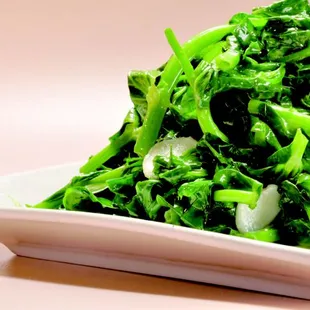 a plate of broccoli on a pink background