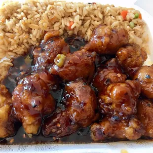 General T&apos;so chicken (lunch special)