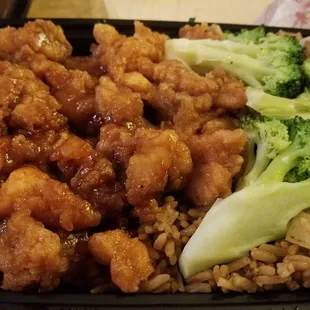 decent general tsos combo, good flavor-portion, little soggy