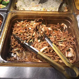 Love the lo mein!