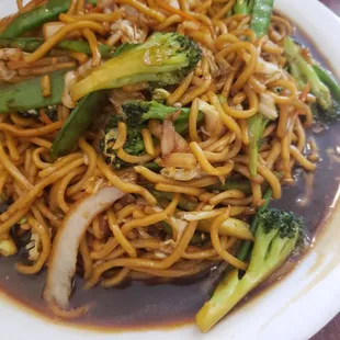 Veggie Lo Mein with extra sauce and veggies no mushrooms