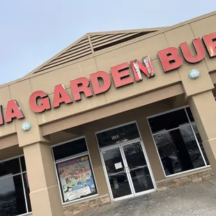 the front of a chinese restaurant