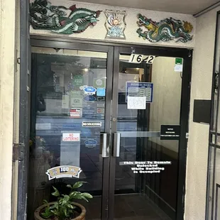 the entrance to a chinese restaurant