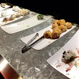 Sushi poorly prepared and presented.