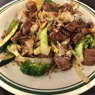 Hibachi grill beef and veggies. .
