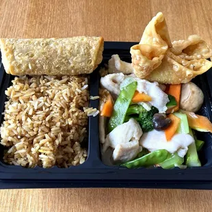 Chicken with Mixed Veggies Lunch (Crab Rangoon instead of Soup)