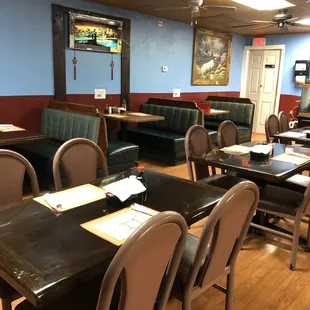 the dining area of a chinese restaurant