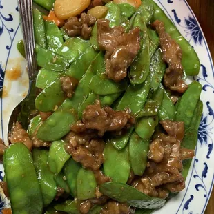 Beef with sno peas