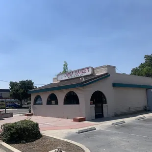 the outside of a chinese restaurant