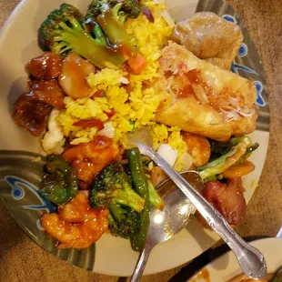 Plate of Happy Family, Szechuan Shrimp, and egg roll