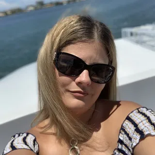 Julie T.