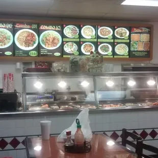 the inside of a chinese restaurant