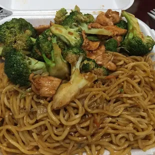 Chicken broccoli with Lo mein noodles