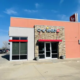 the outside of a chinese restaurant
