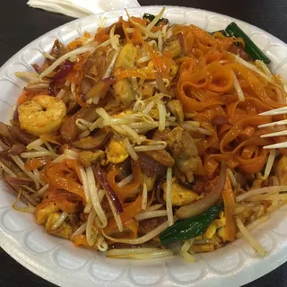 Chicken and Shrimp Phad Thai Noodles