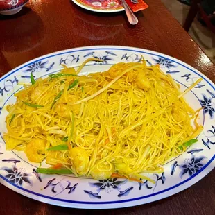 a plate of noodles on a table