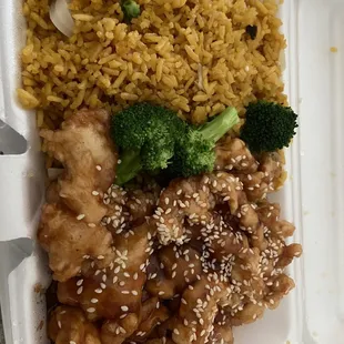 Sesame chicken lunch combo