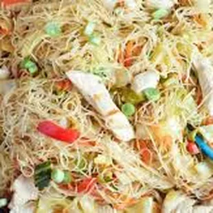 Pancit is not like Lomain . Pancit is made with very thin curry noodles .