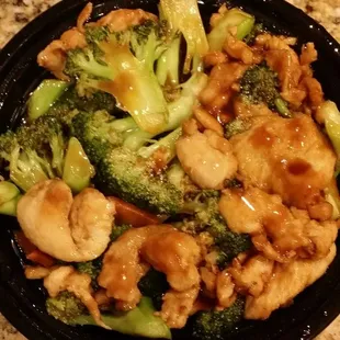 Small chicken &amp; broccoli