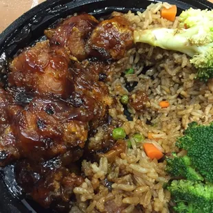 This is the General Tso&apos;s Chicken that made me sick... It looks old and visually unappealing.... BEWARE!!!