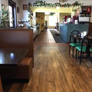 the inside of a chinese restaurant