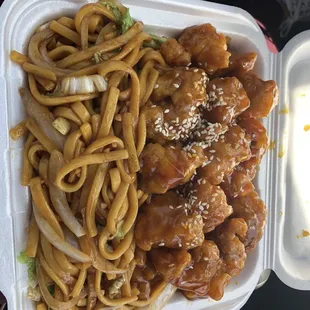 1 Entree Special - Sesame Chicken with Lo Mein They stuffed this box full!
