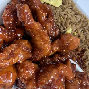 General Tso&apos;s Chicken lunch special!