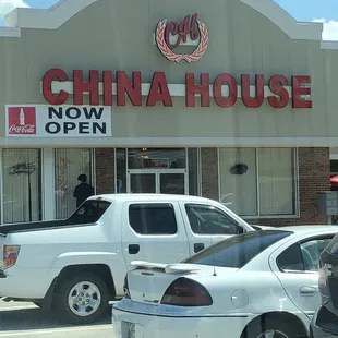 the front of a chinese restaurant