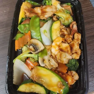 Main meal w shrimp chicken pork