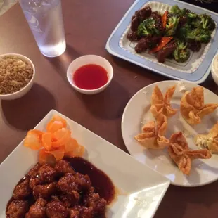 General Tso's Chicken, Beef Broccoli, Crab Rangoon