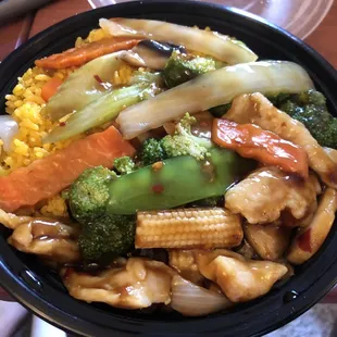 Szechuan chicken with fried rice and egg drop soup lunch special $4.95. (4.5/5)