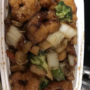 Chow Har Kew. Fried shrimp with veggies and a sauce.