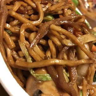 Vegetable lo mein