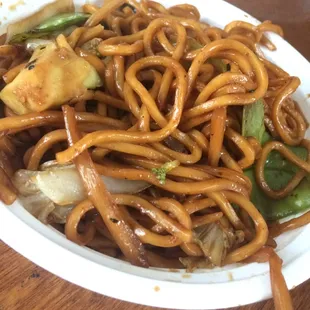 Pint of vegetable lo mein.