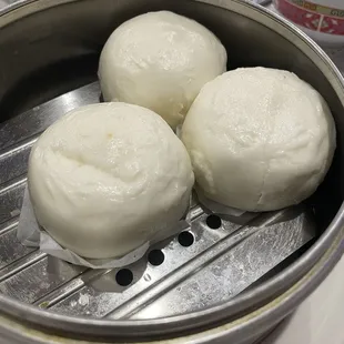 Steamed custard buns