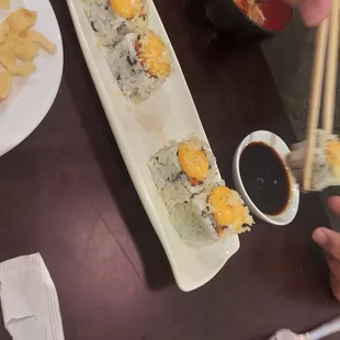 Spicy yellow fish roll