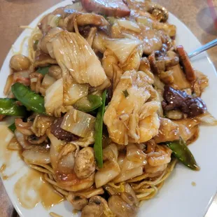 Tallarines Saltado