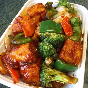 Tofu with veggies in spicy sauce