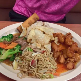 #3 orange chicken and beef broccoli, egg roll, wonton and soup. Delicious.