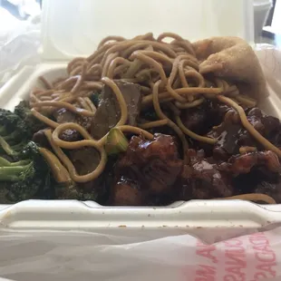 Lomein, beef broccoli &amp; crab rangoon