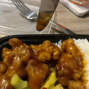 a plate of chicken and broccoli