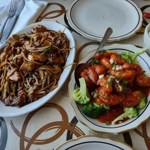 ckn lo mein, house special shrimp. YES