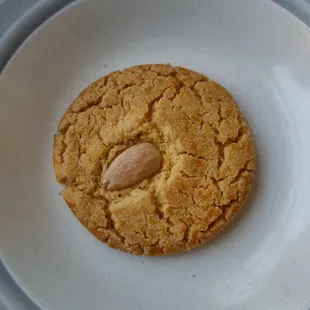 free almond cookie
