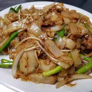 Chow Fun Rice Noodles w/ Beef