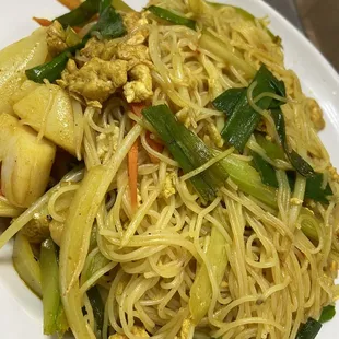 Singapore Rice Noodles w/ Chicken