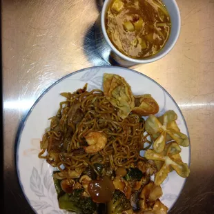Garlic Chicken, Steamed Rice, Combo Lo Mein, Fried Wontons, Crab Rangoon &amp; Hot &amp; Sour Soup.