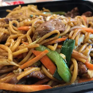 Beef lo mein